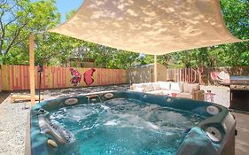 50 Shades Of Pink-Hot Tub!